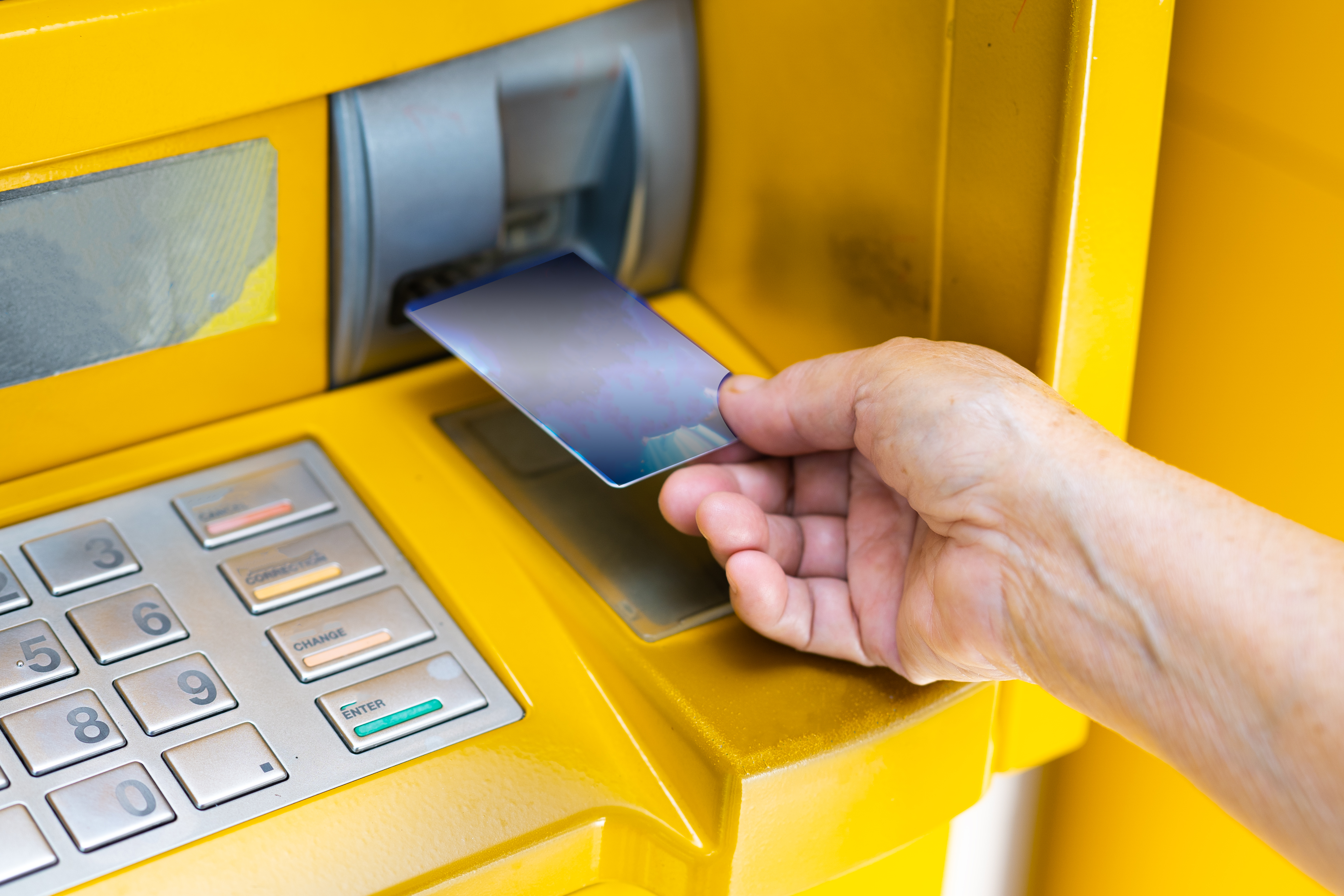 Vkladomaty v ČR za [month] [year]: Přehled bank, limity a průvodce vkládáním hotovosti